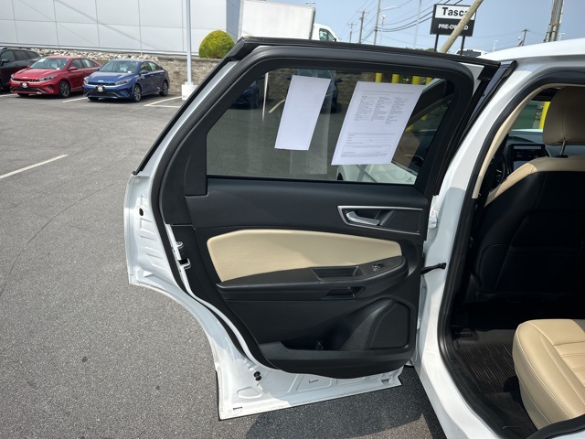 2022 Ford Edge SEL photo 45