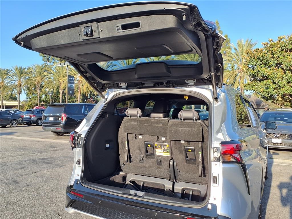 2021 Toyota Sienna XSE photo 23