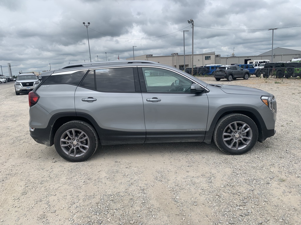 2024 Gmc Terrain SLT photo 2