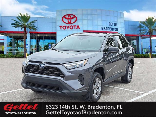 2023 Toyota RAV4 LE's photo