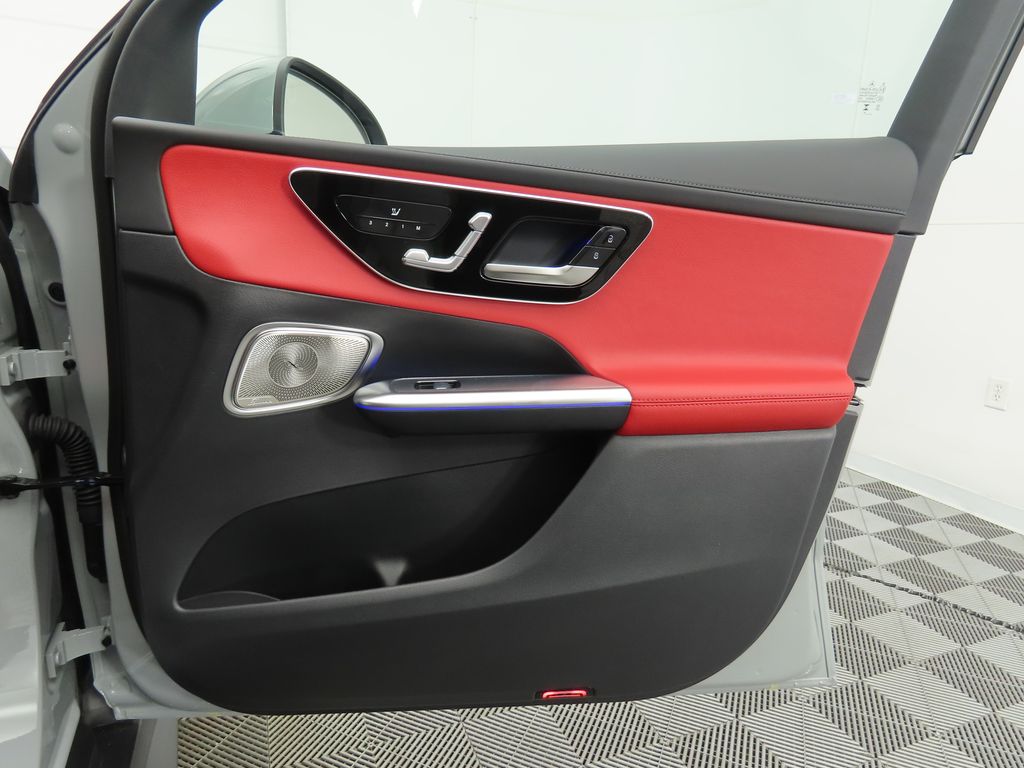 2025 Mercedes Benz GLC 300 photo 25
