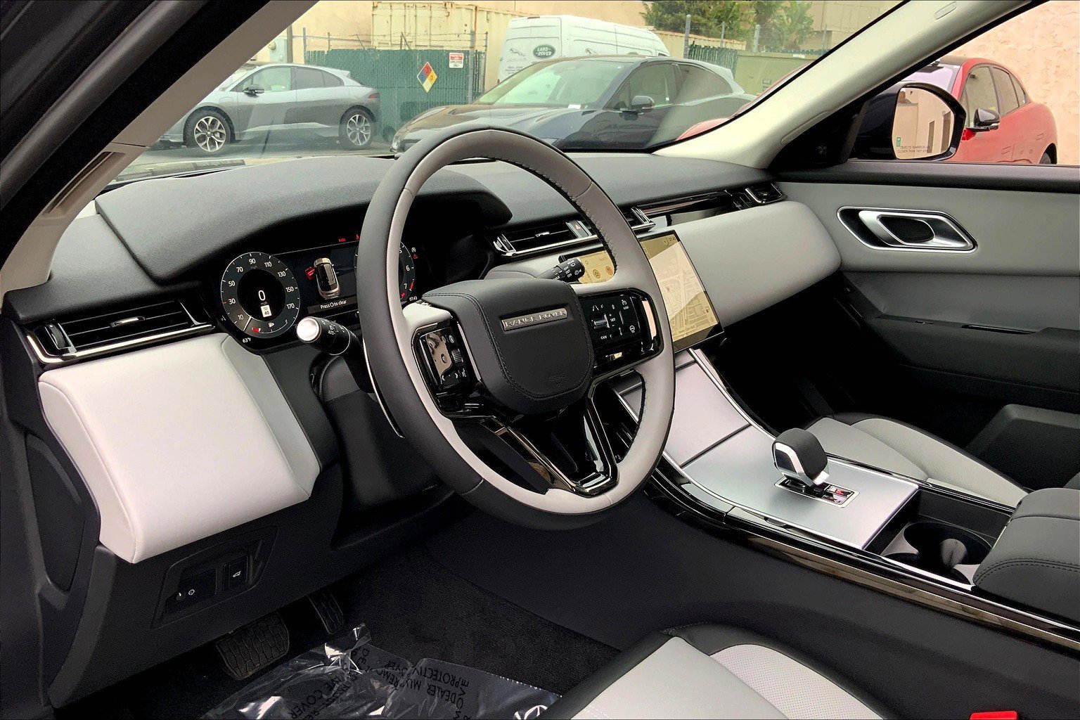 2025 Land Rover Range Rover Velar S photo 7