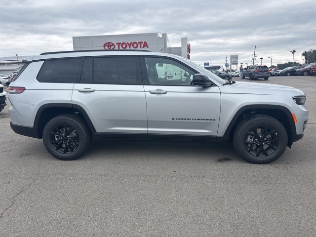2025 Jeep Grand Cherokee Altitude X photo 2