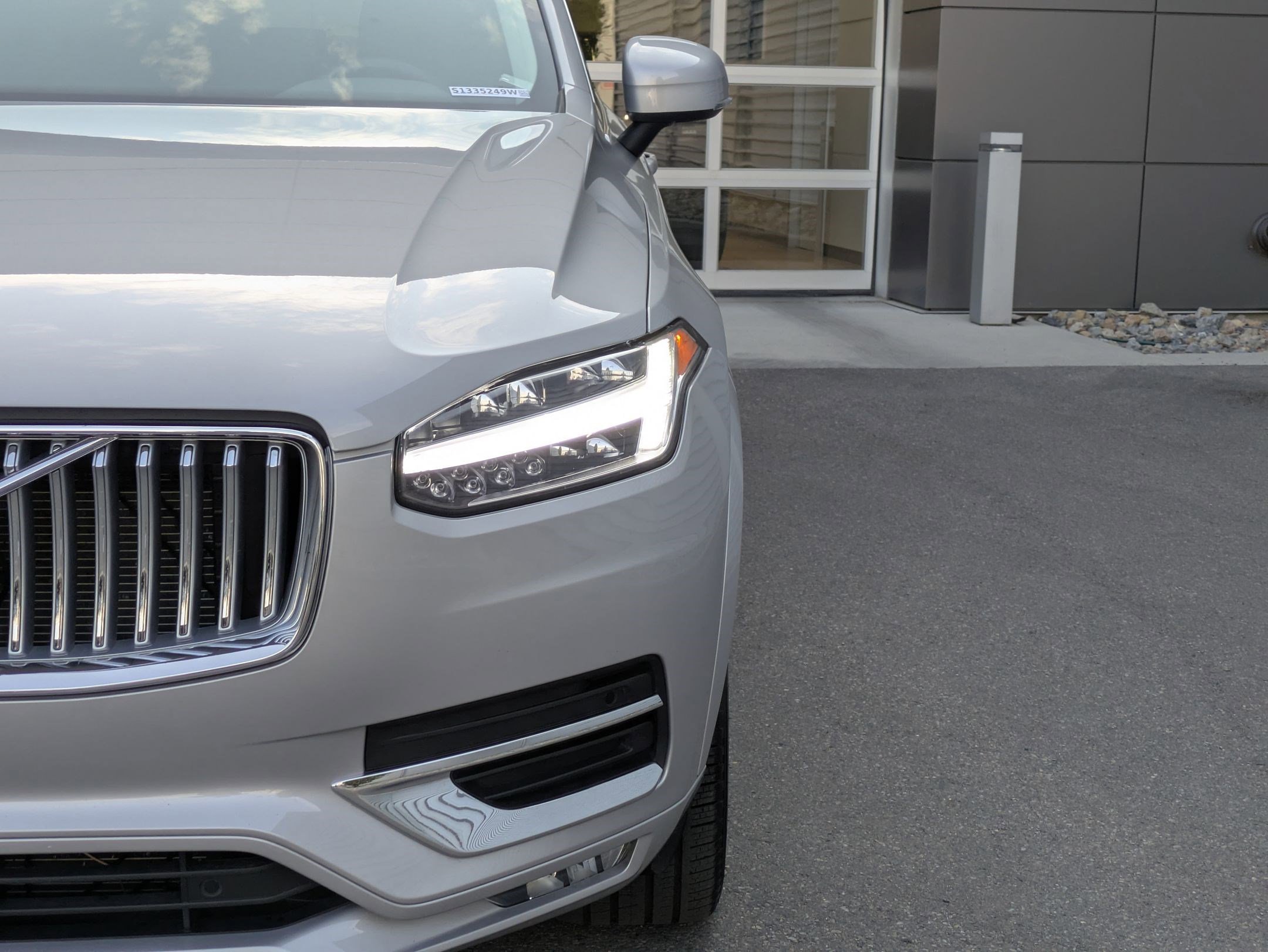 2025 Volvo XC90 Core photo 9