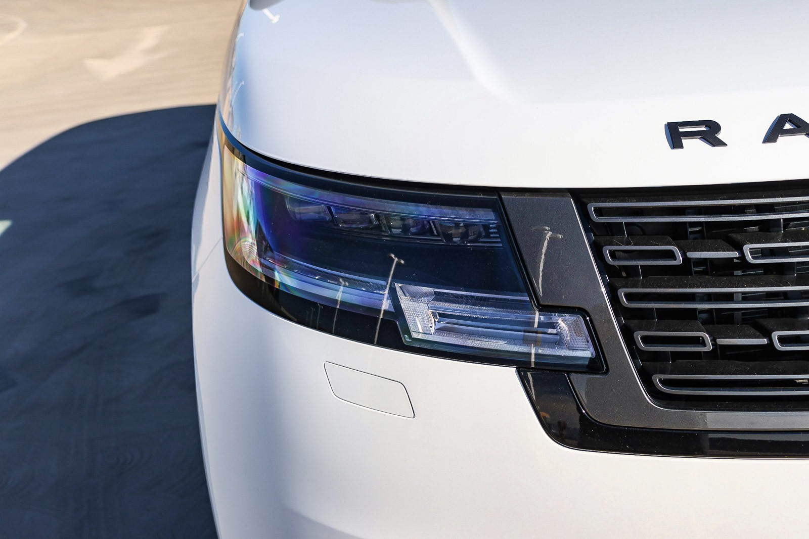 2025 Land Rover Range Rover SE photo 9
