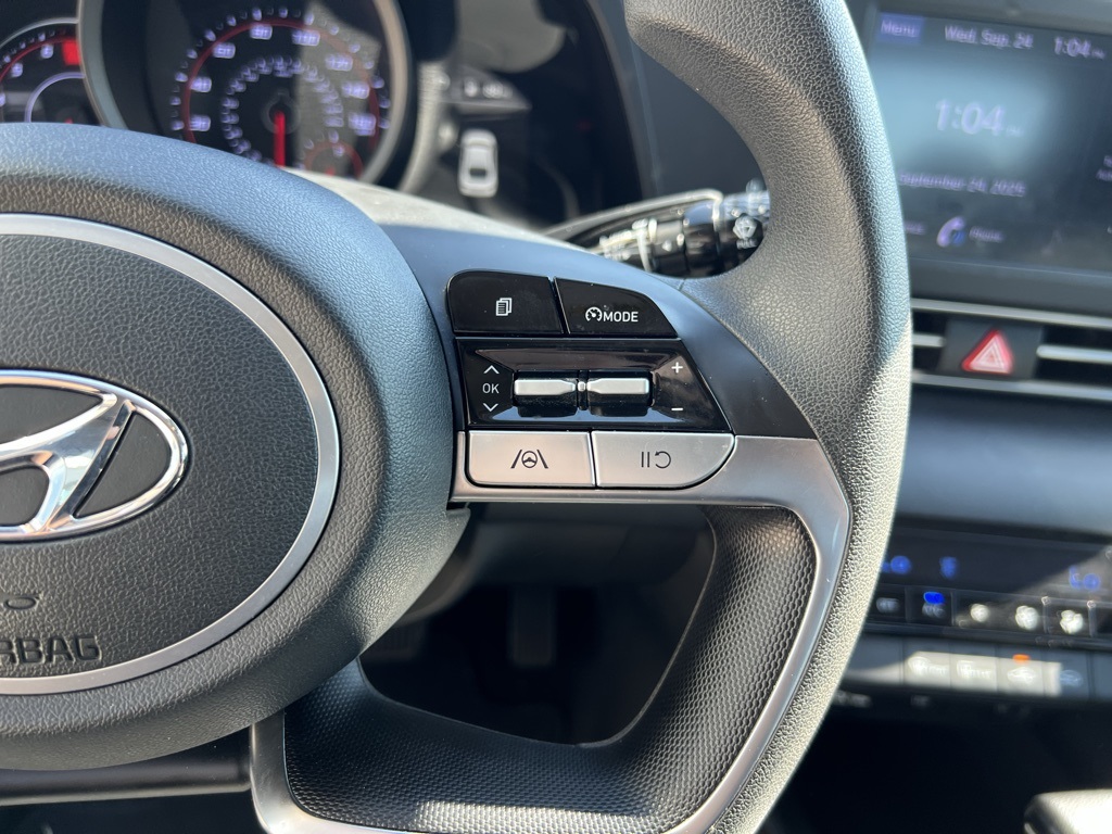 2022 Hyundai Elantra SEL photo 14