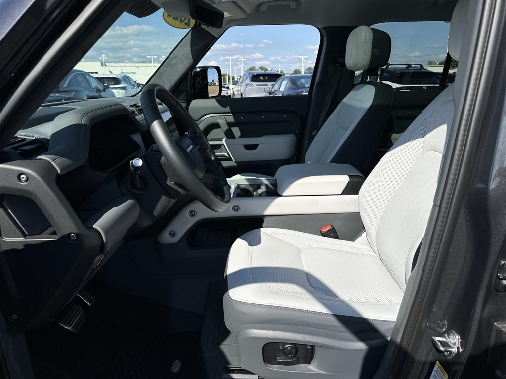2025 Land Rover Defender 110 photo 22