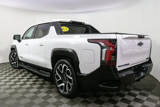 2024 Chevrolet Silverado EV RST photo 3