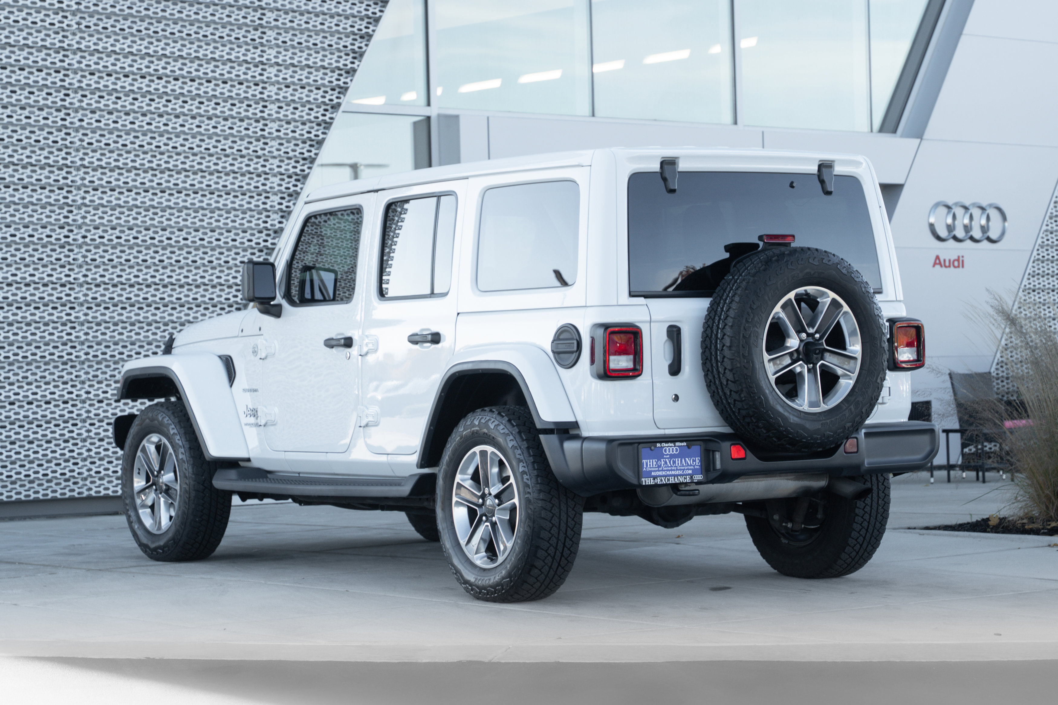 2019 Jeep Wrangler Unlimited Sahara photo 4