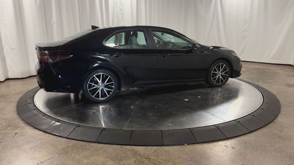 2023 Toyota Camry SE photo 2