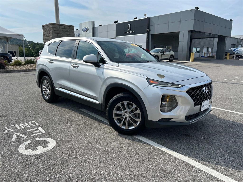 2019 Hyundai Santa Fe SE's photo