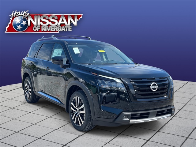 2025 Nissan Pathfinder Platinum's photo