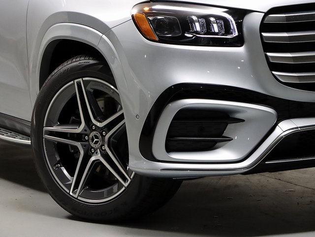 2026 Mercedes Benz GLS 450 4MATIC photo 3