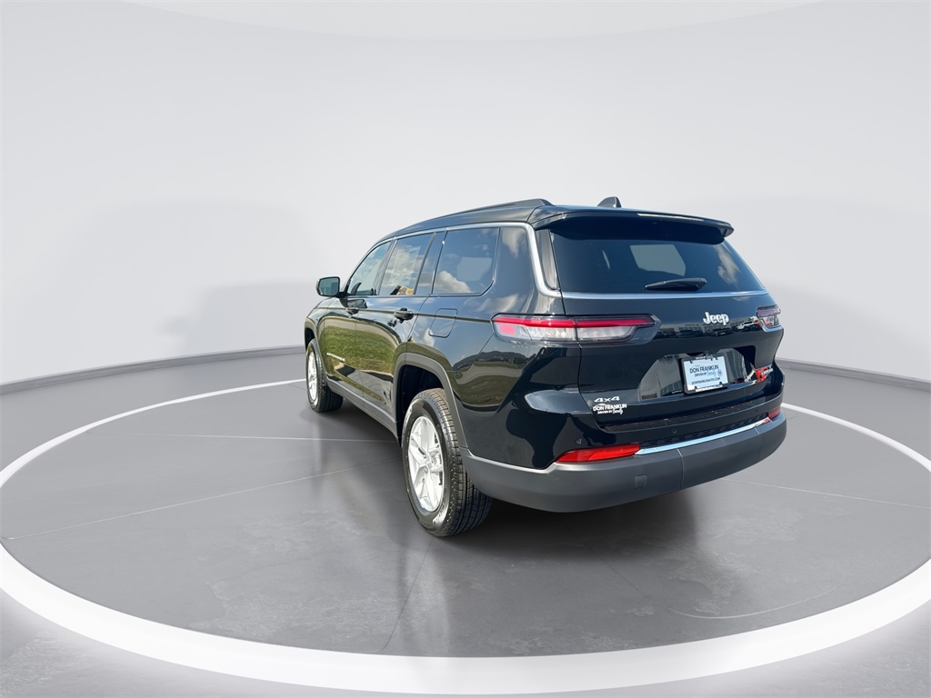 2025 Jeep Grand Cherokee Laredo photo 4