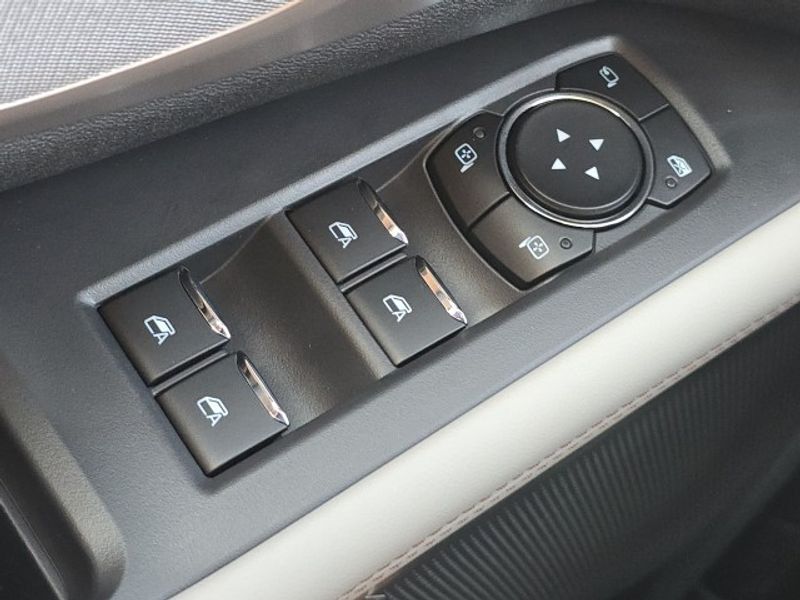 2025 Ford Expedition MAX photo 10