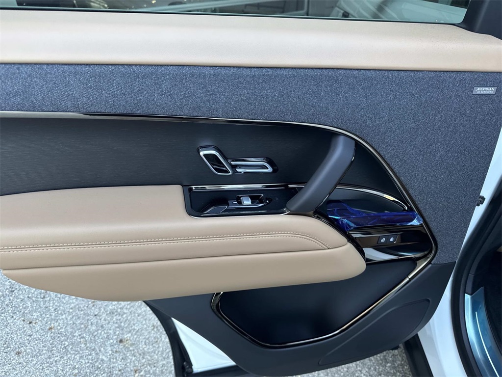 2025 Land Rover Range Rover Sport SE photo 13
