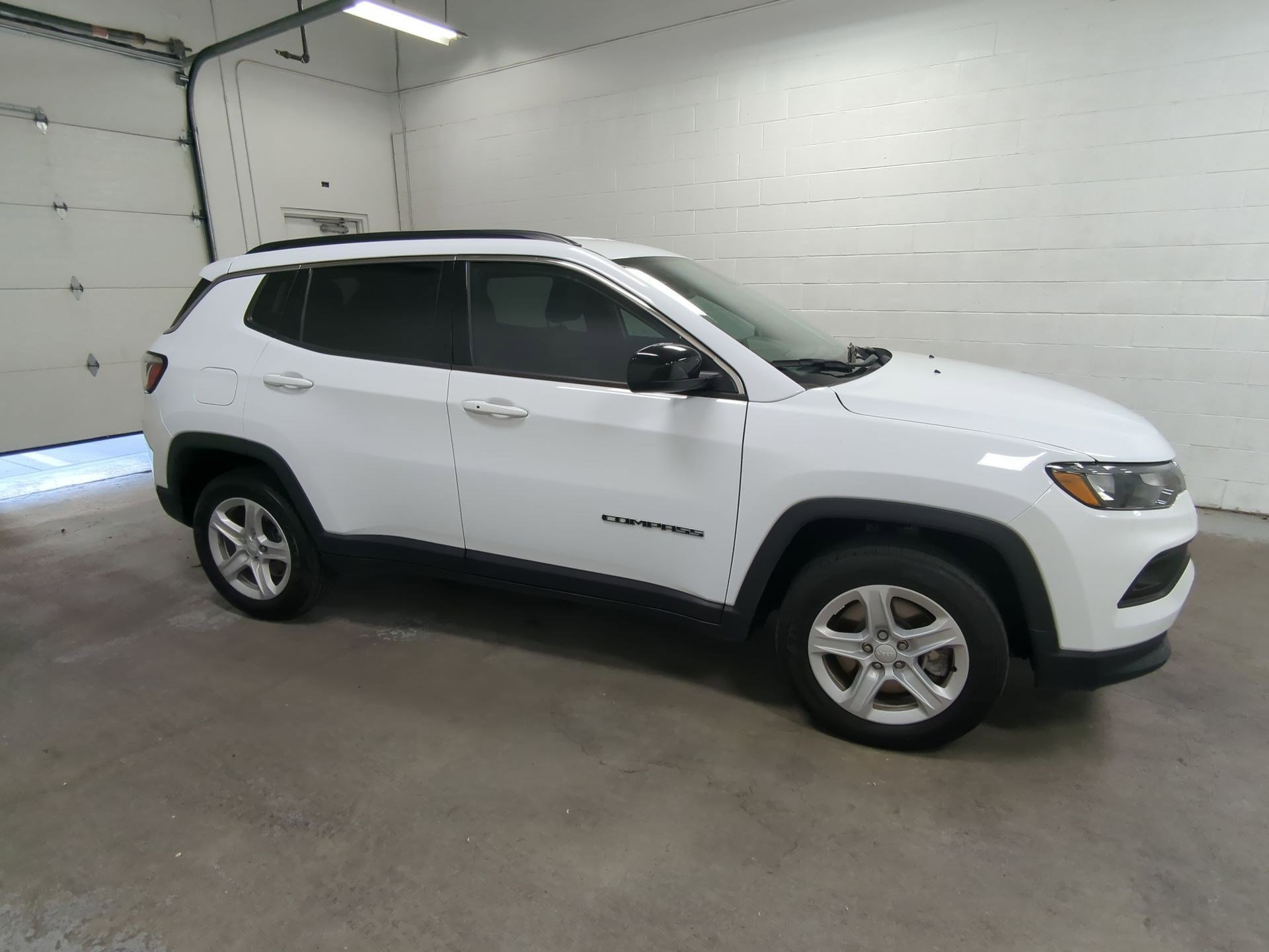 2023 Jeep Compass Latitude photo 2