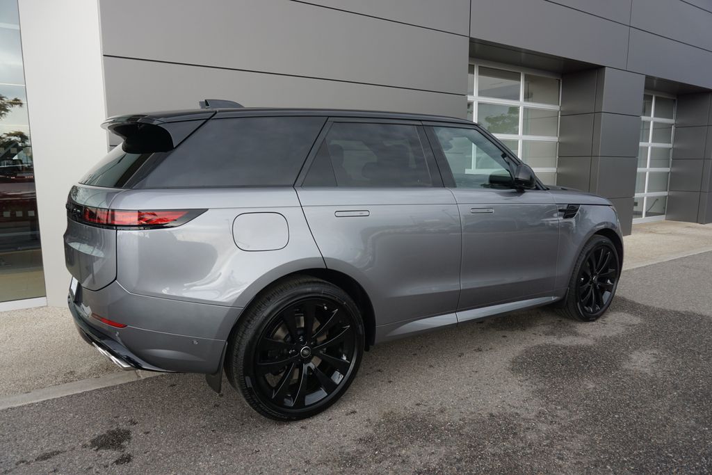 2025 Land Rover Range Rover Sport SE photo 4