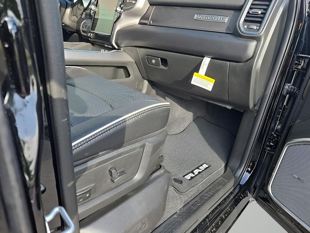 2025 Ram 2500 Laramie photo 10