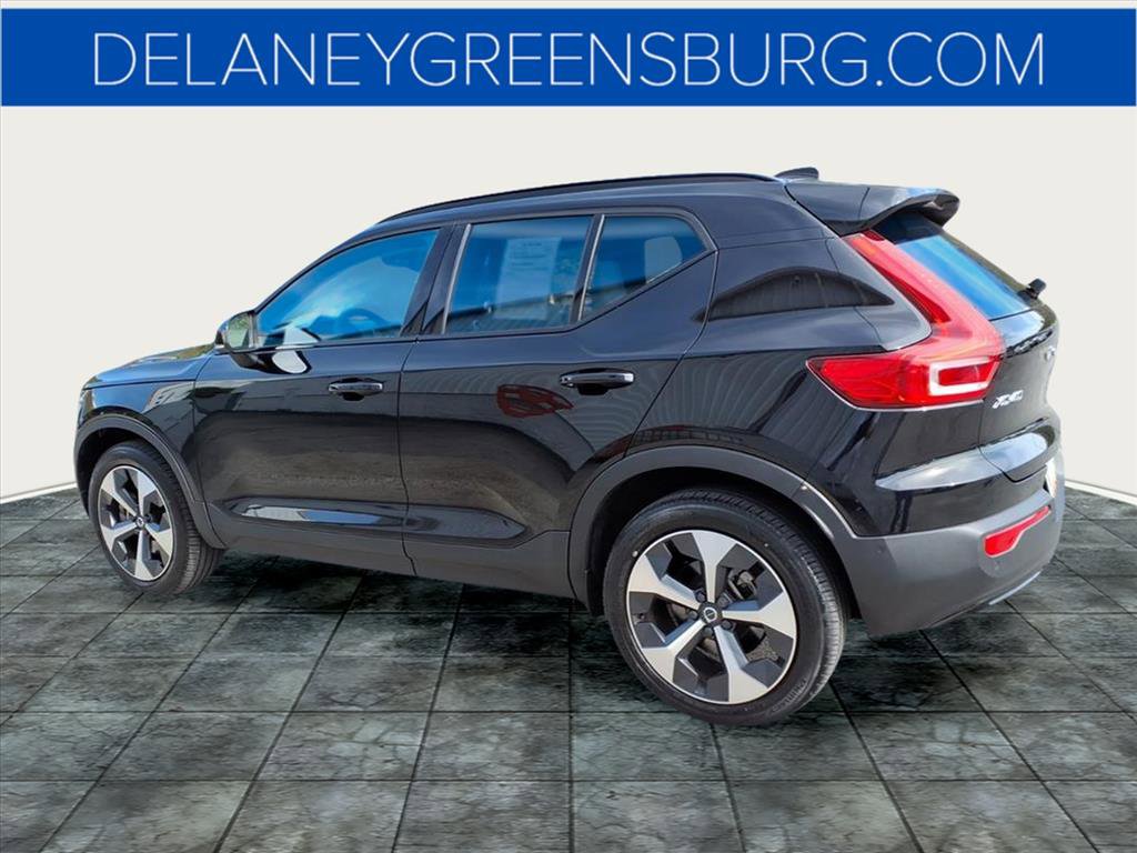 2023 Volvo XC40 Plus photo 3