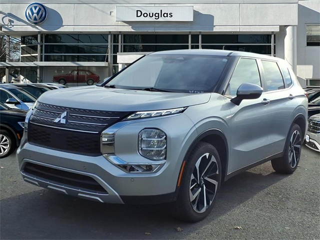 2024 Mitsubishi Outlander SE's photo