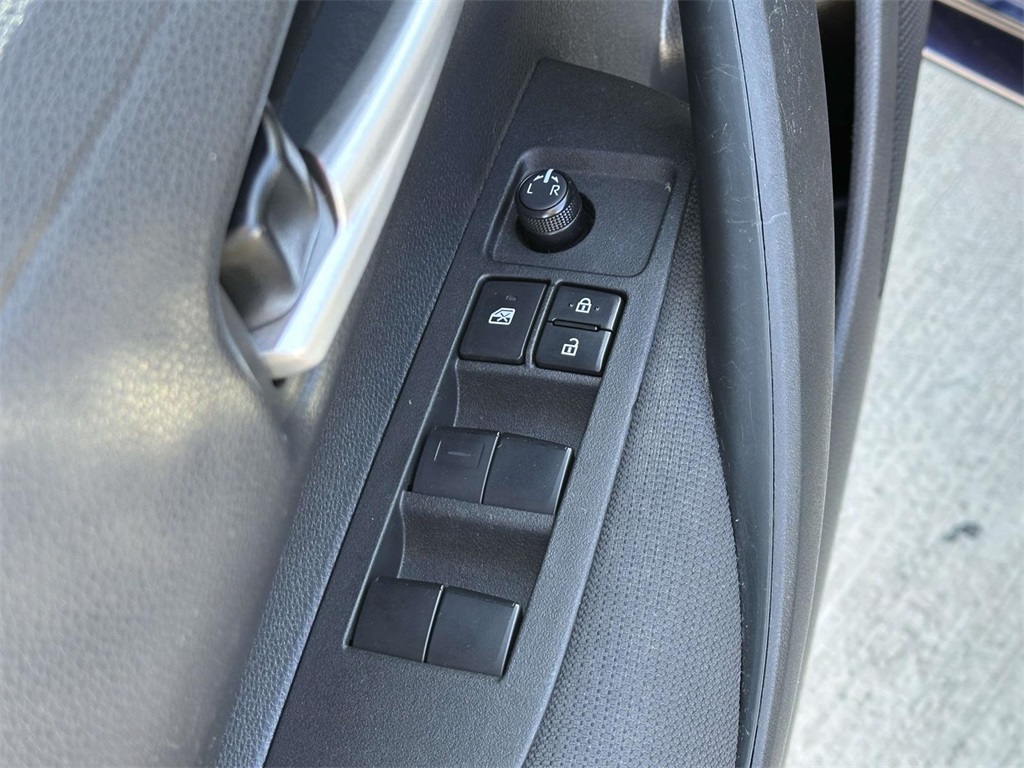 2020 Toyota Corolla LE photo 34