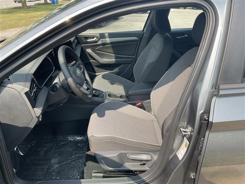 2025 Volkswagen Jetta 1.5T Sport photo 5