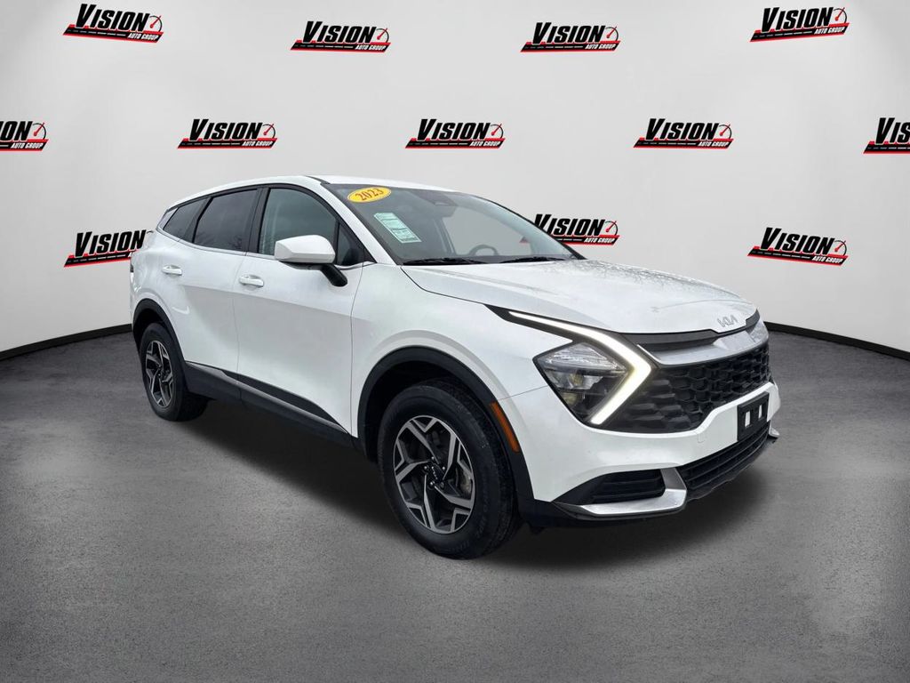 2023 Kia Sportage LX photo 3