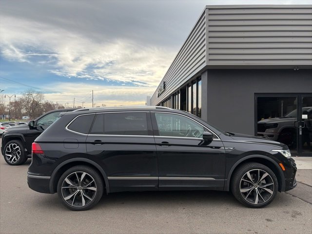 2023 Volkswagen Tiguan SEL R-Line Black photo 2