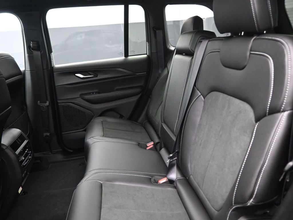 2025 Jeep Grand Cherokee Altitude X photo 10