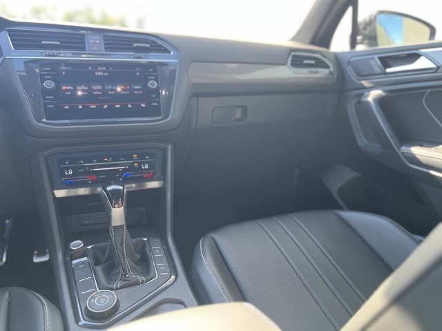 2024 Volkswagen Tiguan SE R-Line Black photo 6
