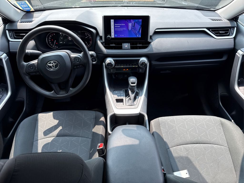 2025 Toyota RAV4 XLE photo 19