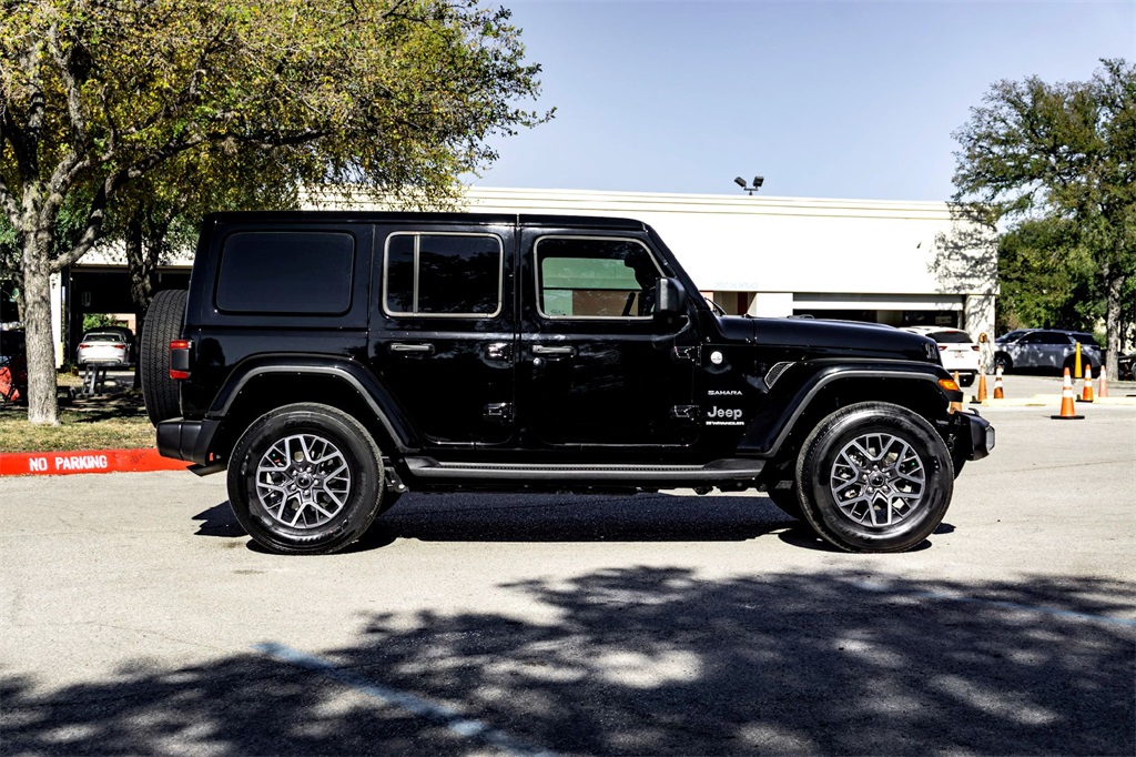 2024 Jeep Wrangler Sahara photo 4
