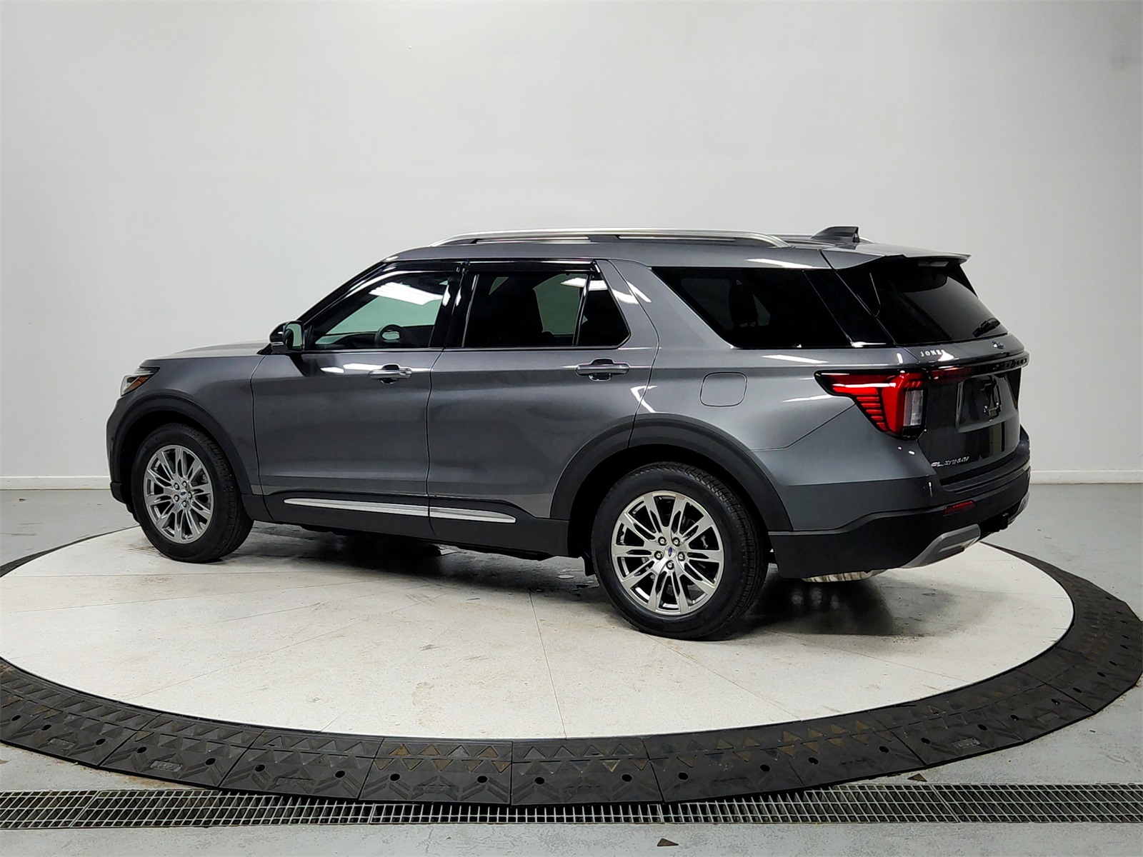 2025 Ford Explorer Platinum photo 2