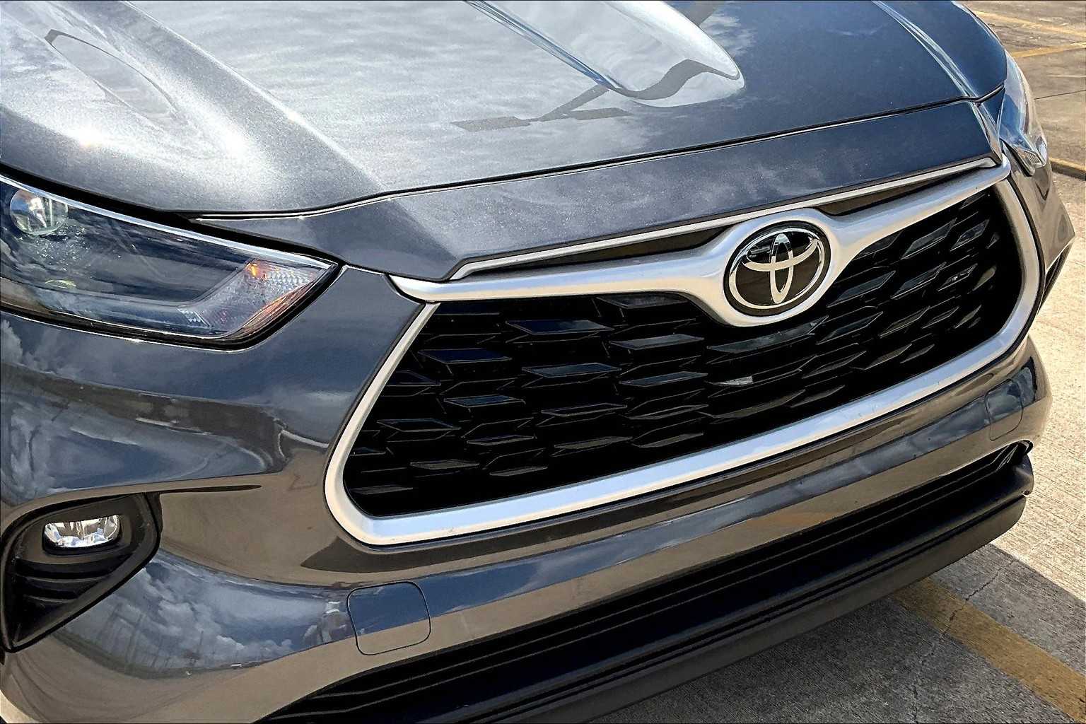2024 Toyota Highlander LE photo 27
