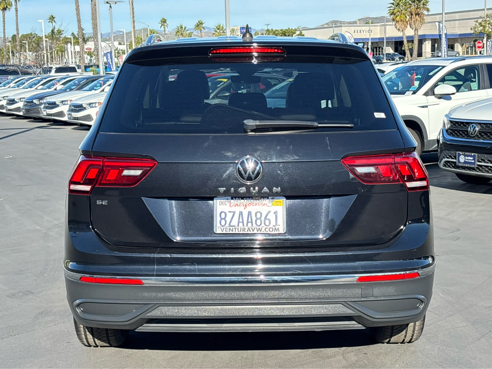 2022 Volkswagen Tiguan SE photo 3