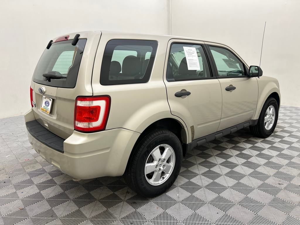 2010 Ford Escape XLS photo 3