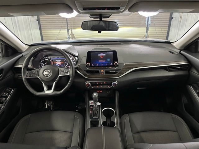 2023 Nissan Altima 2.5 SV photo 12