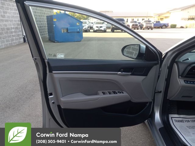 2020 Hyundai Elantra SEL photo 10