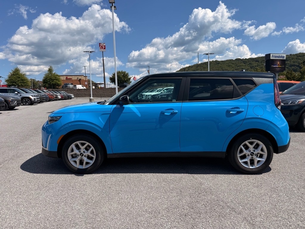 2023 Kia Soul S photo 3