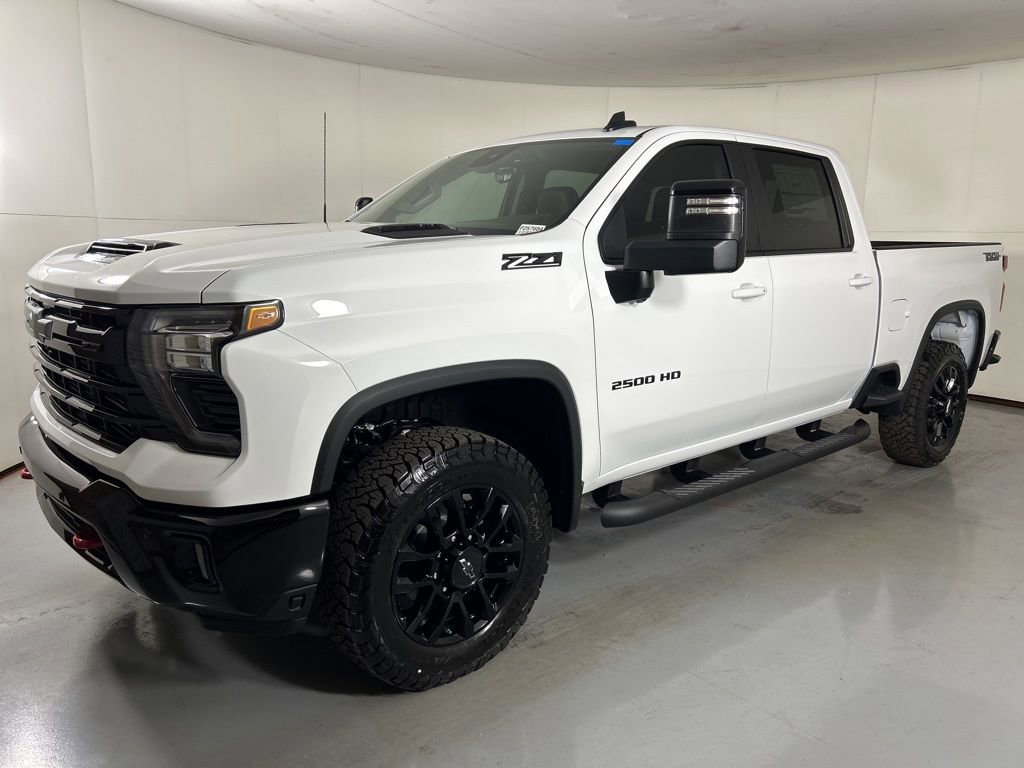 2025 Chevrolet Silverado 2500HD LT photo 2