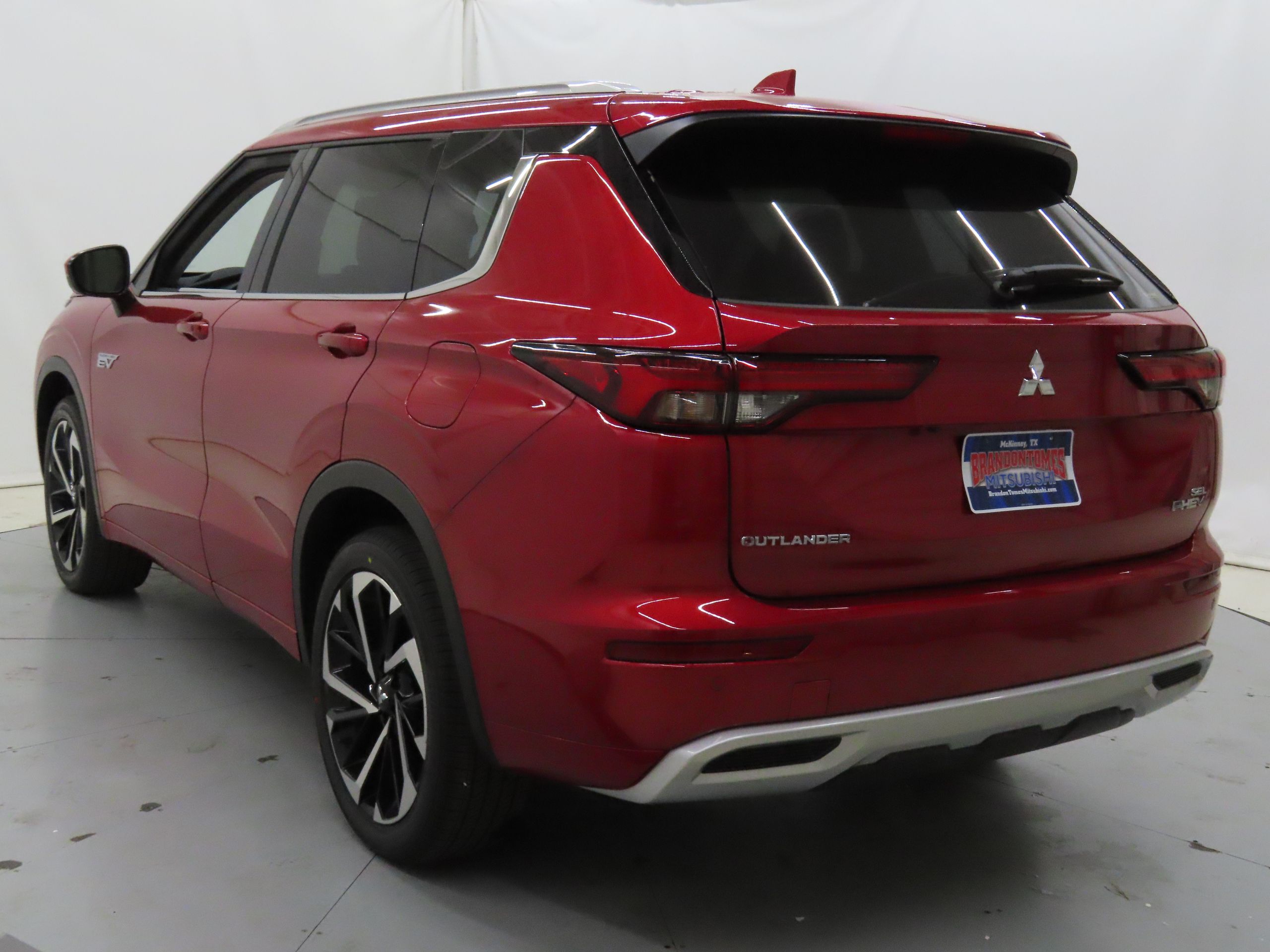 2025 Mitsubishi Outlander PHEV SEL photo 3
