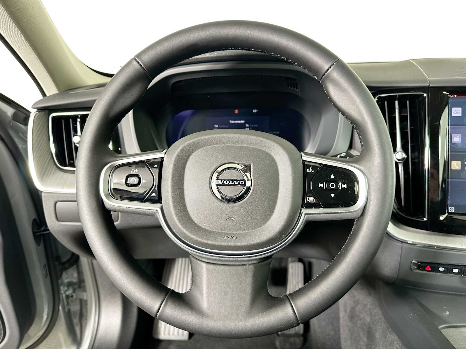 2025 Volvo XC60 T8 Plus photo 10