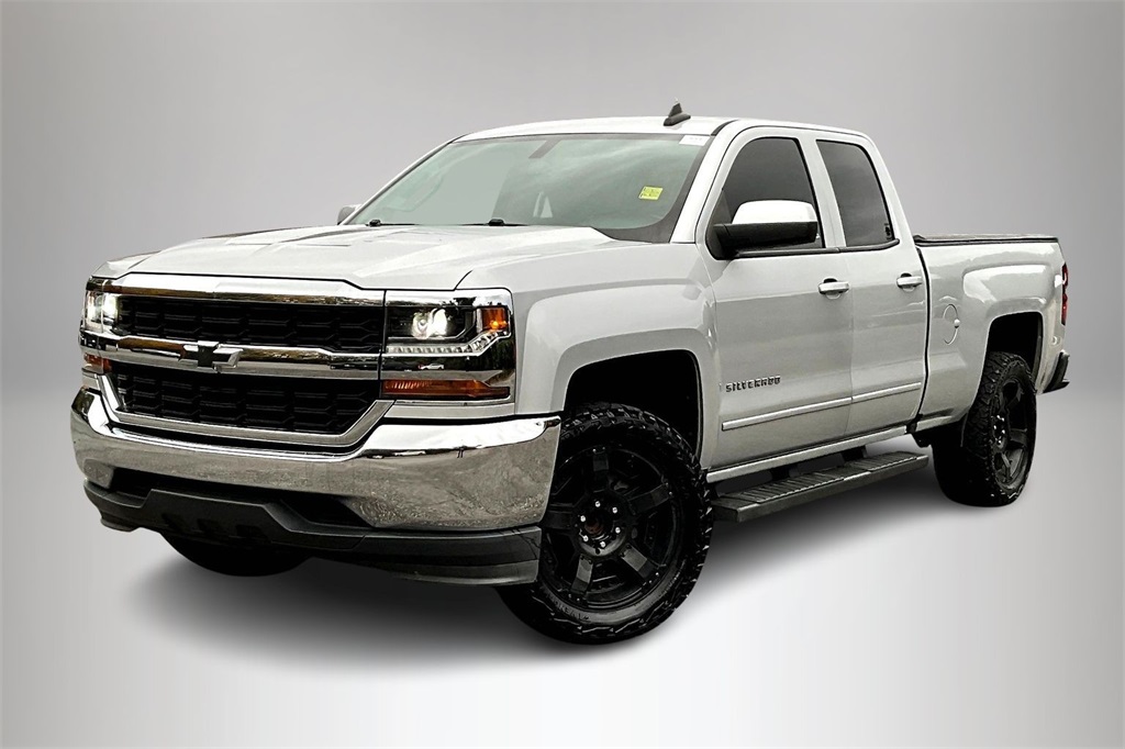 2018 Chevrolet Silverado 1500 LT photo 2
