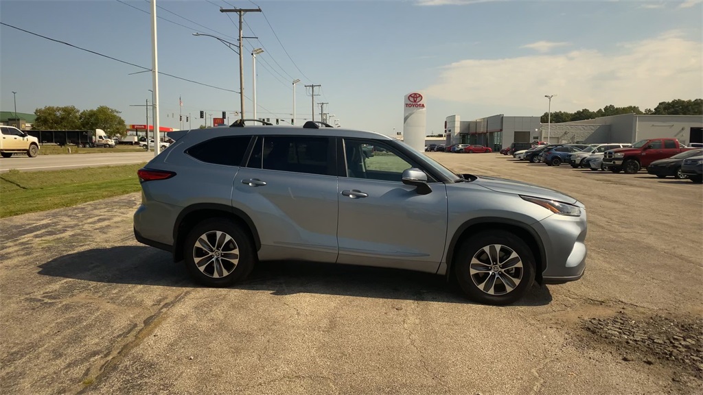 2023 Toyota Highlander XLE photo 6