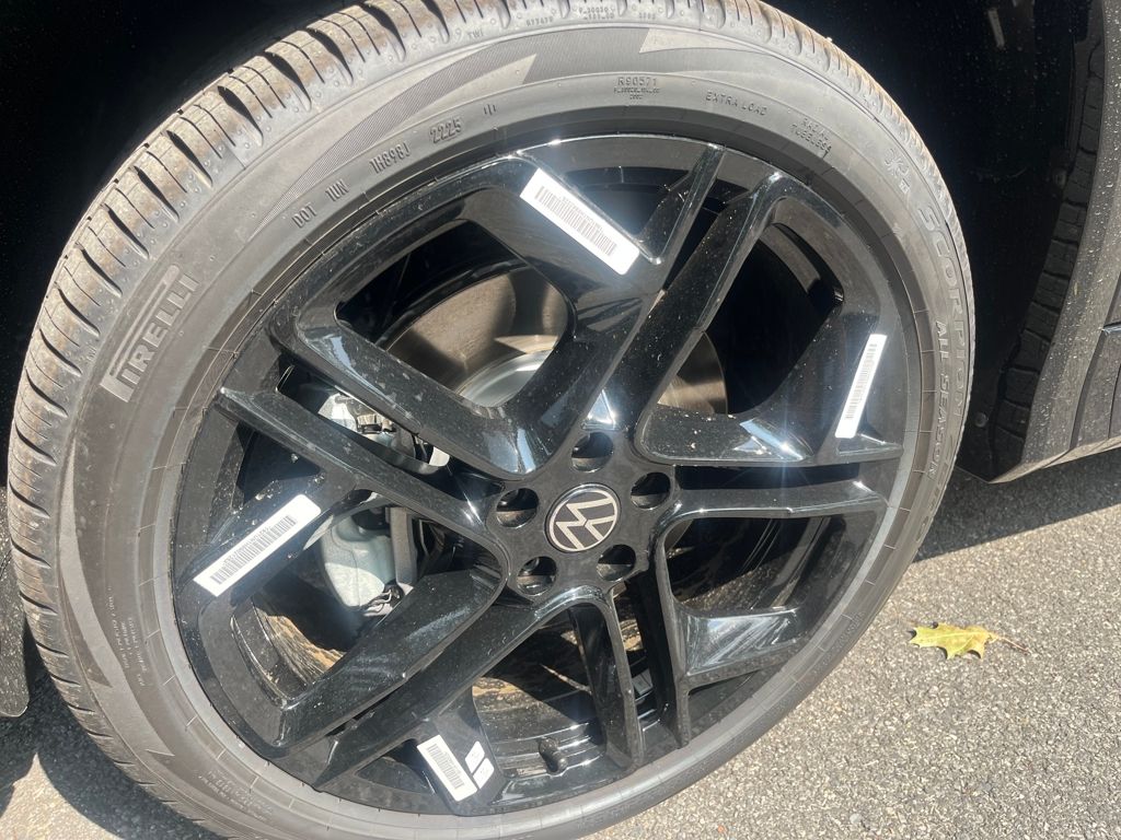 2025 Volkswagen Tiguan SE R-Line Black photo 2