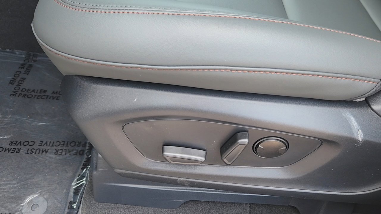 2025 Ford Explorer photo 7