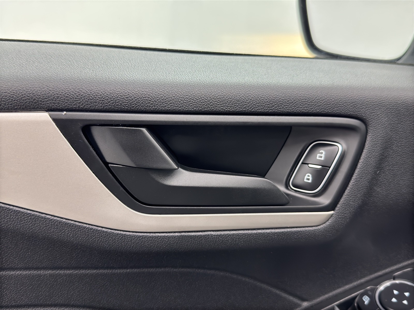 2022 Ford Escape SE photo 39