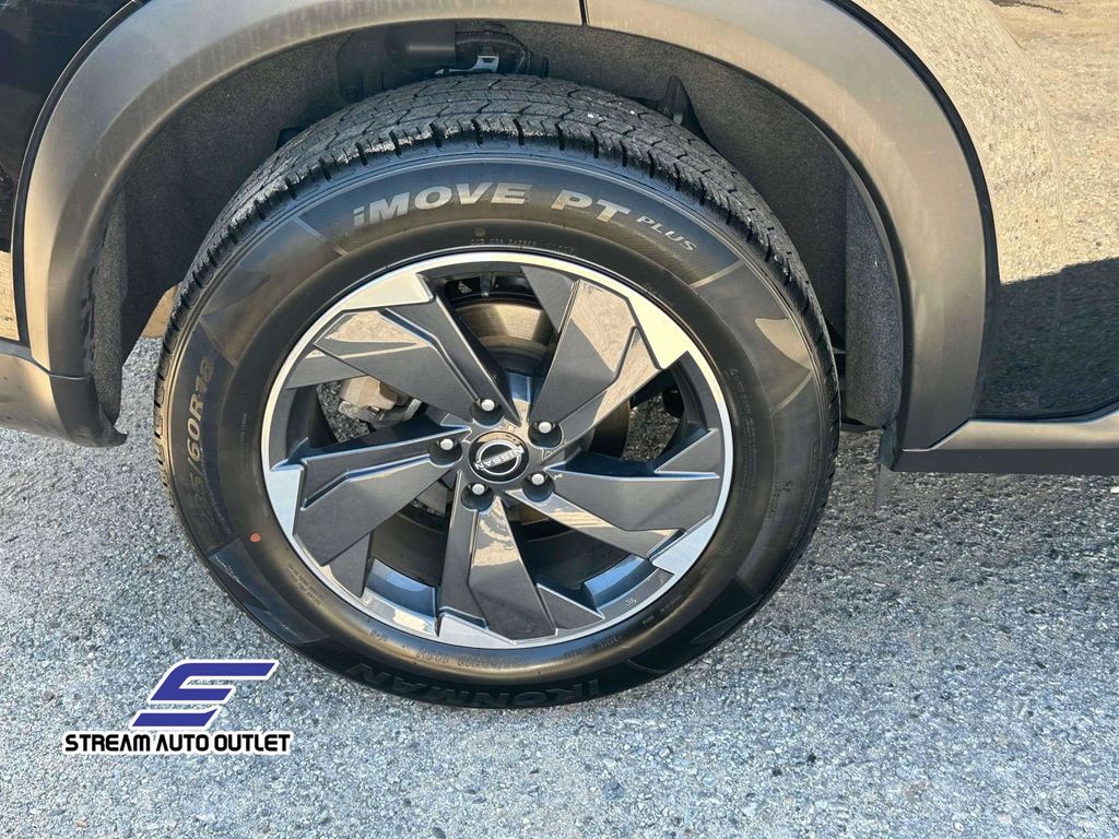 2024 Nissan Rogue SV photo 7