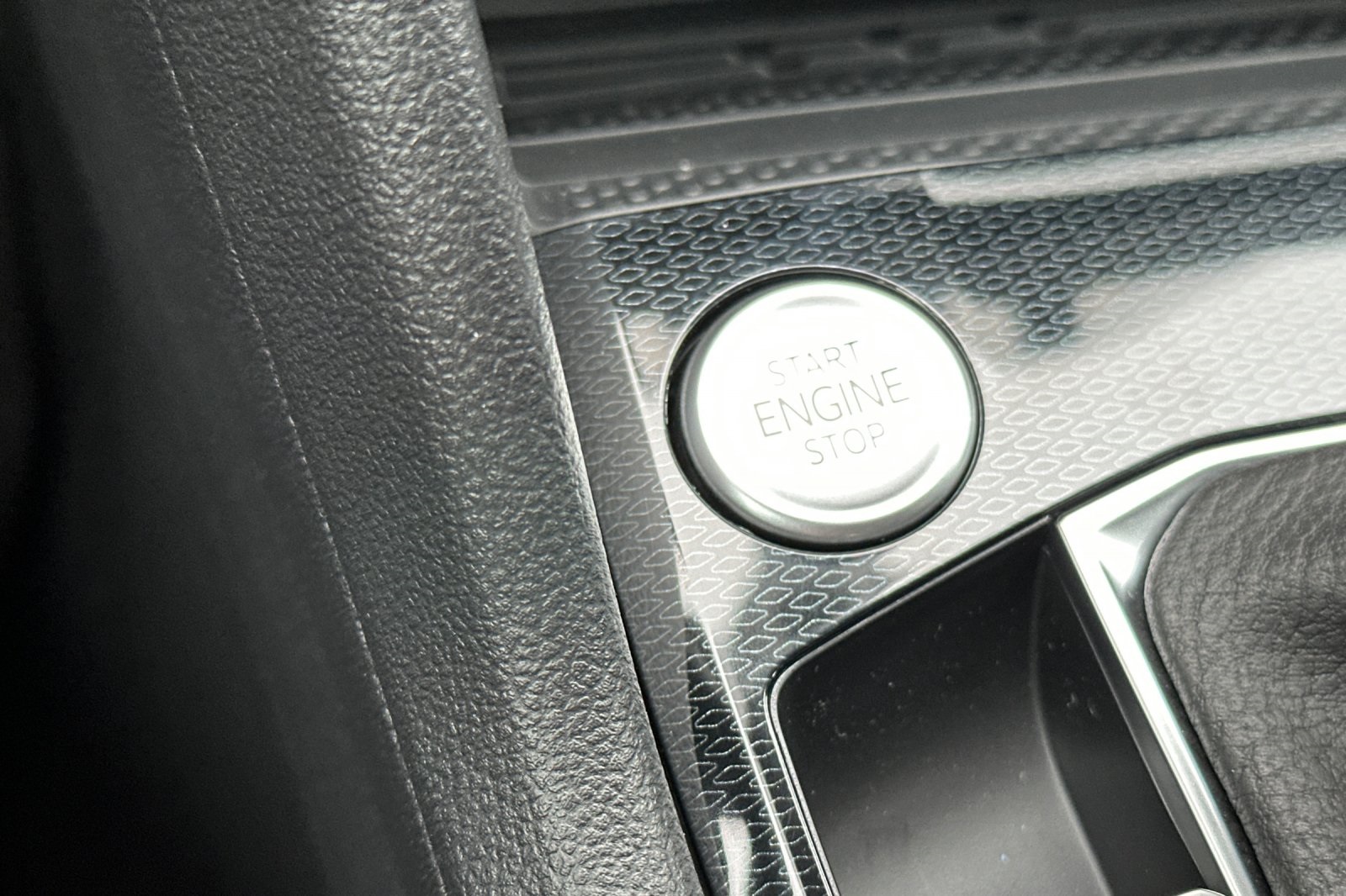 2025 Volkswagen Taos SE photo 21